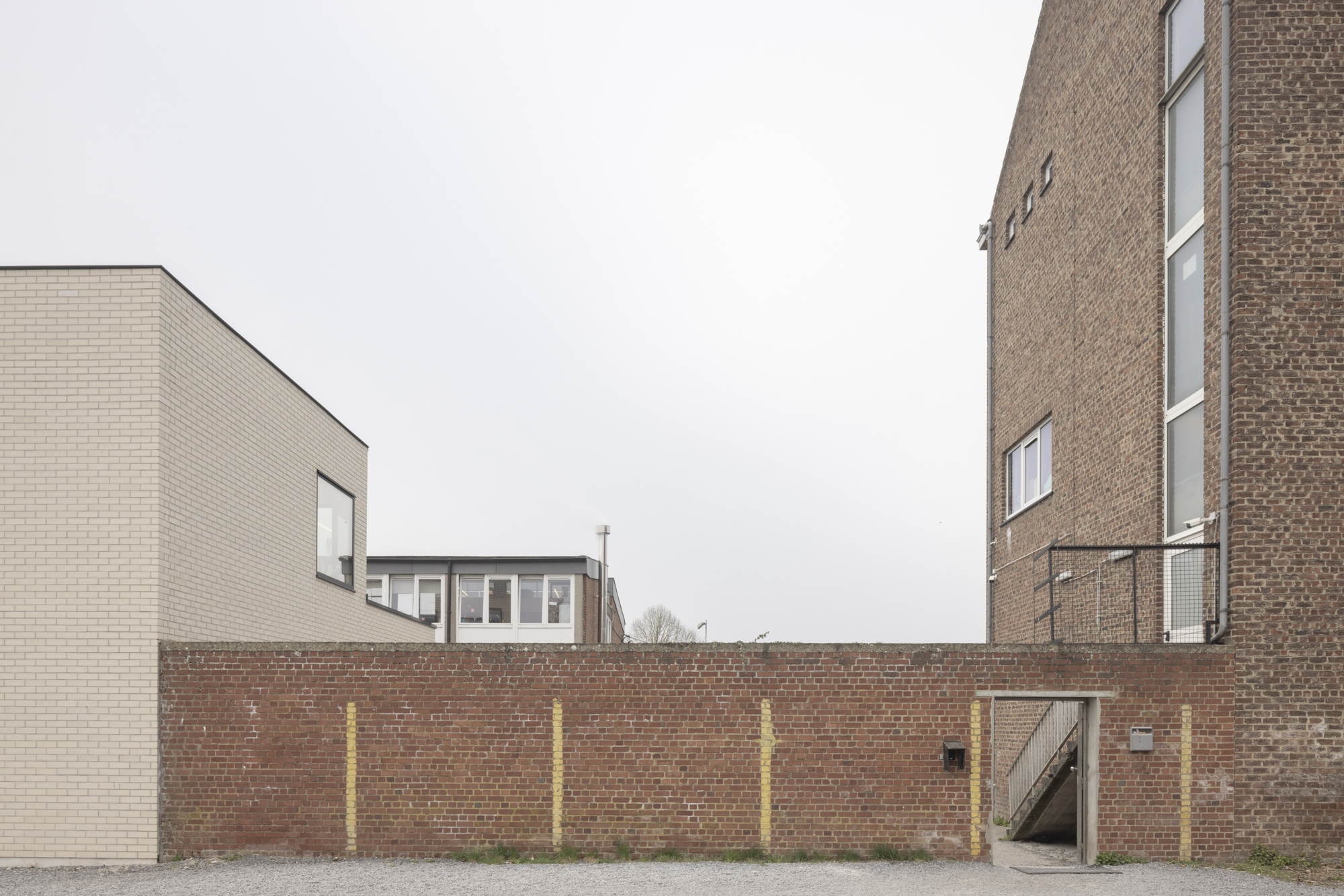 Extérieur extension école ancien bâtiment