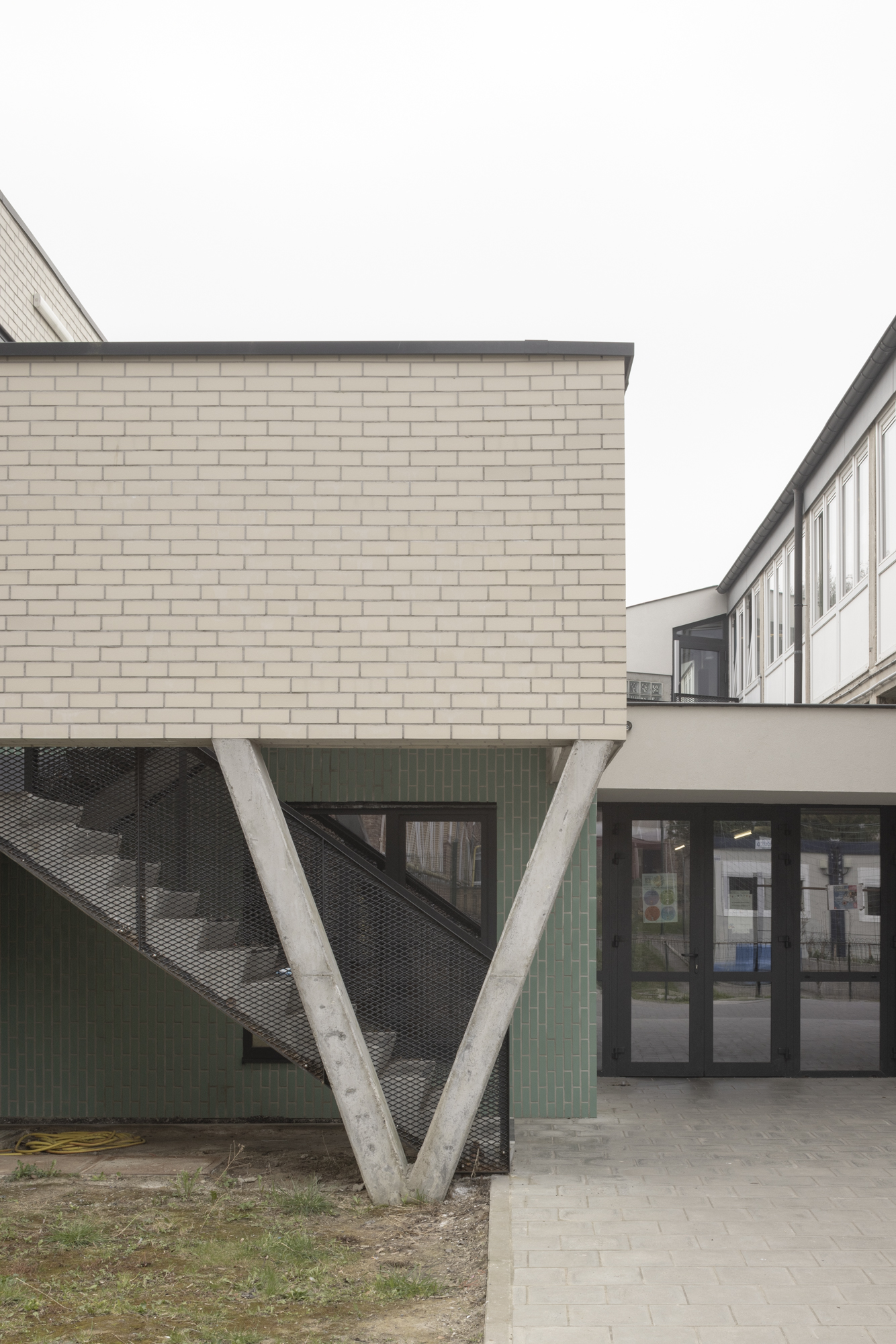 Extérieur extension école détail angle