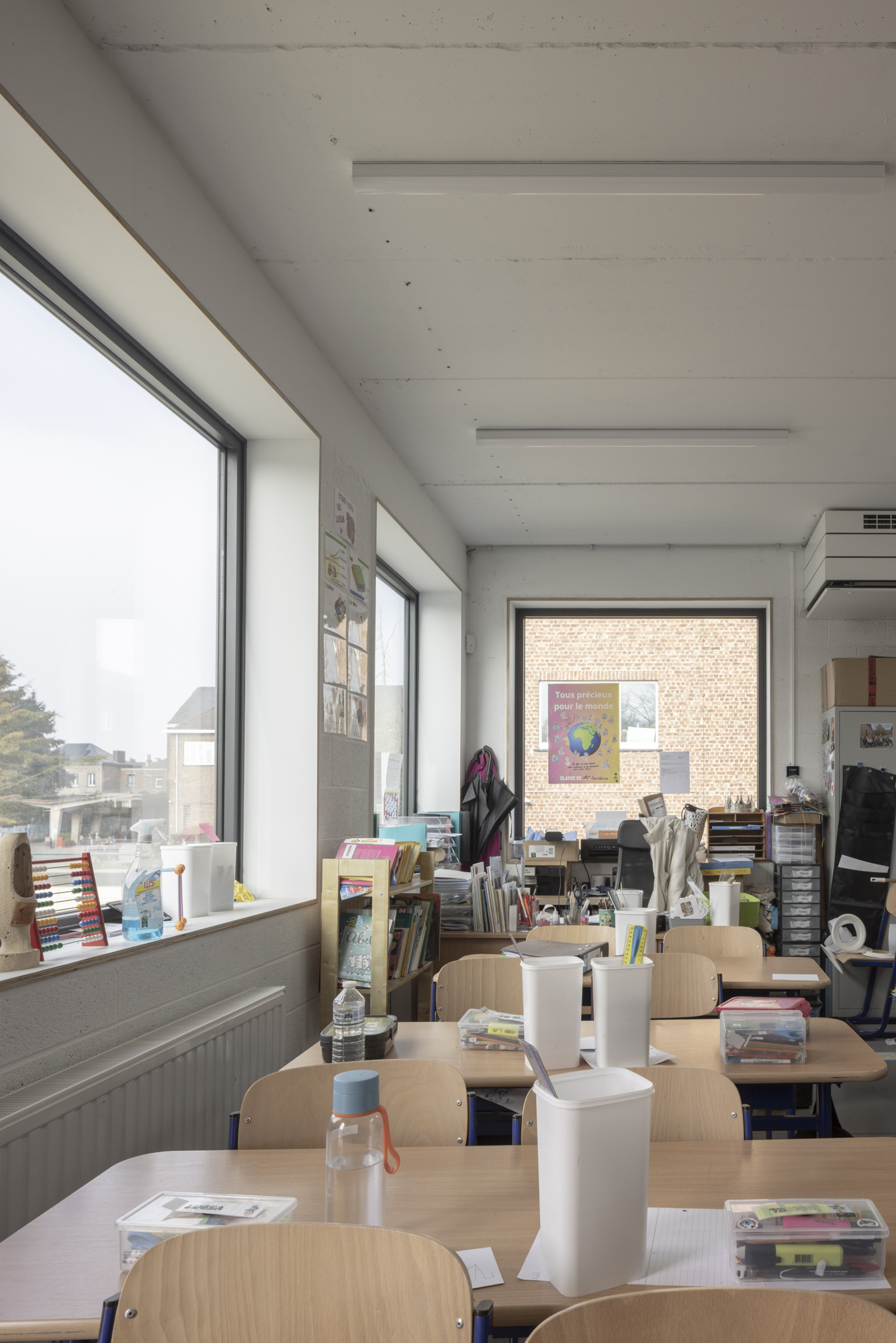 Intérieur extension école salle classe