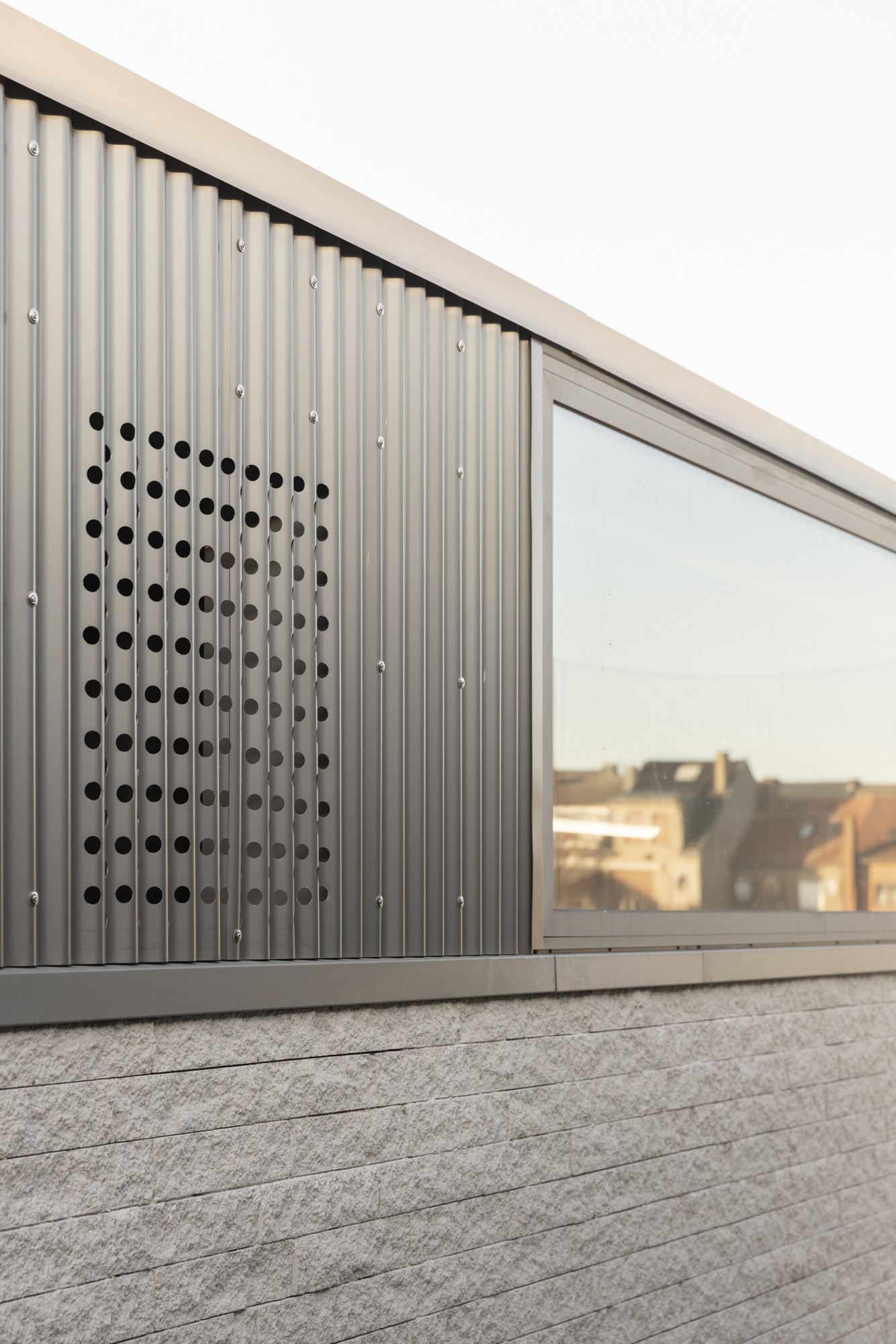 Extérieur complexe sportif foot bardage ondulé tôle métallique