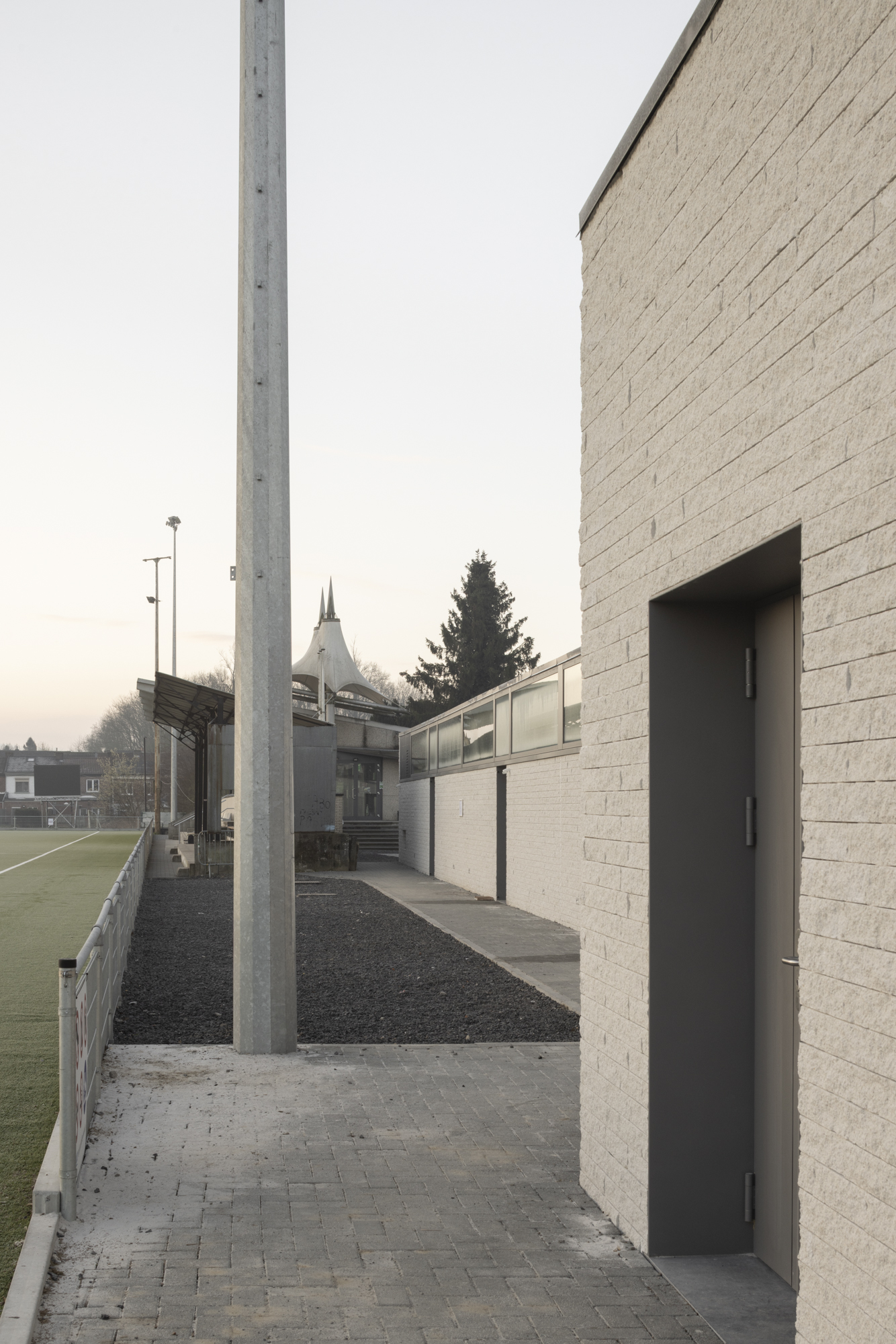 Extérieur complexe sportif foot gradins
