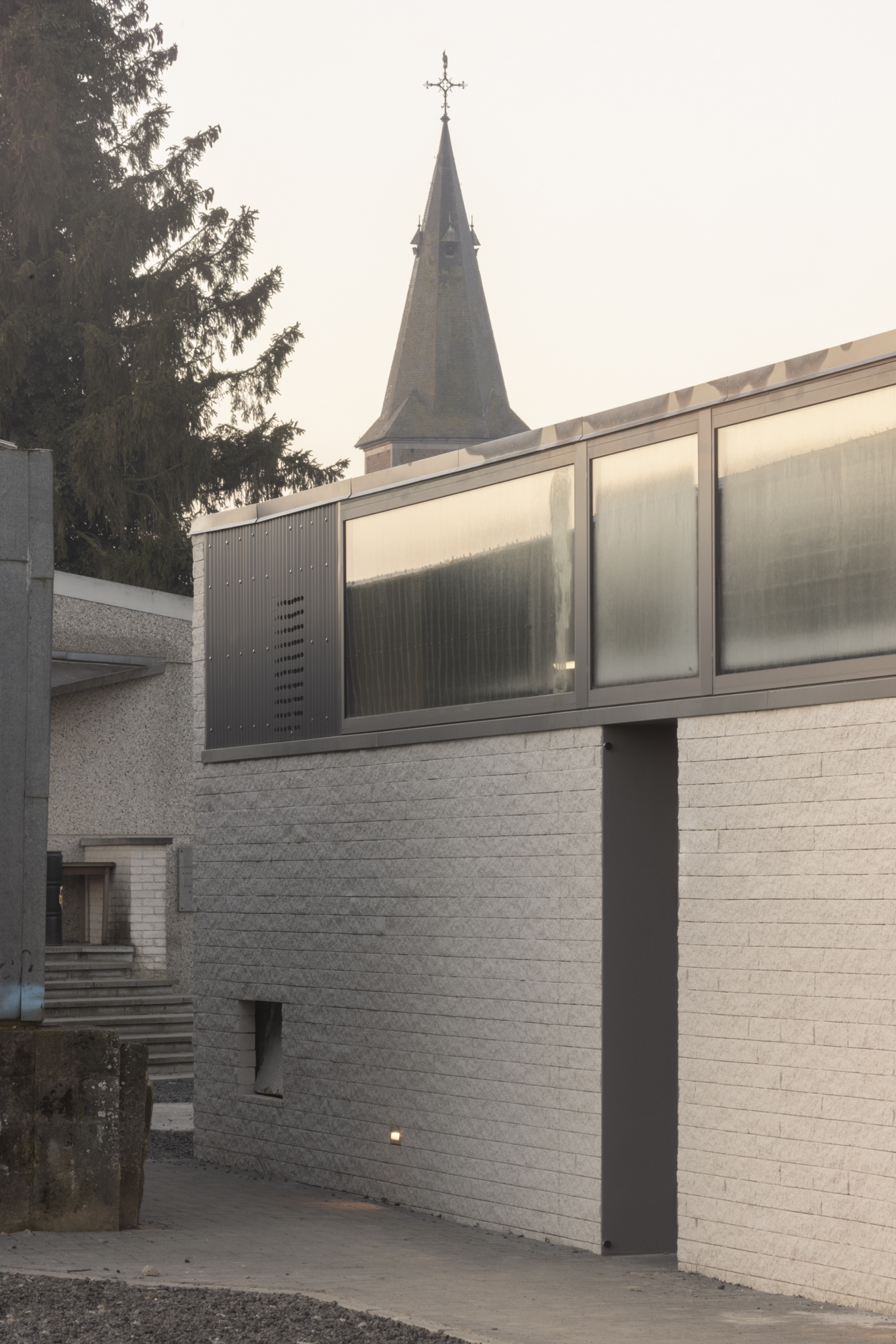 Extérieur complexe sportif foot porte fenêtres