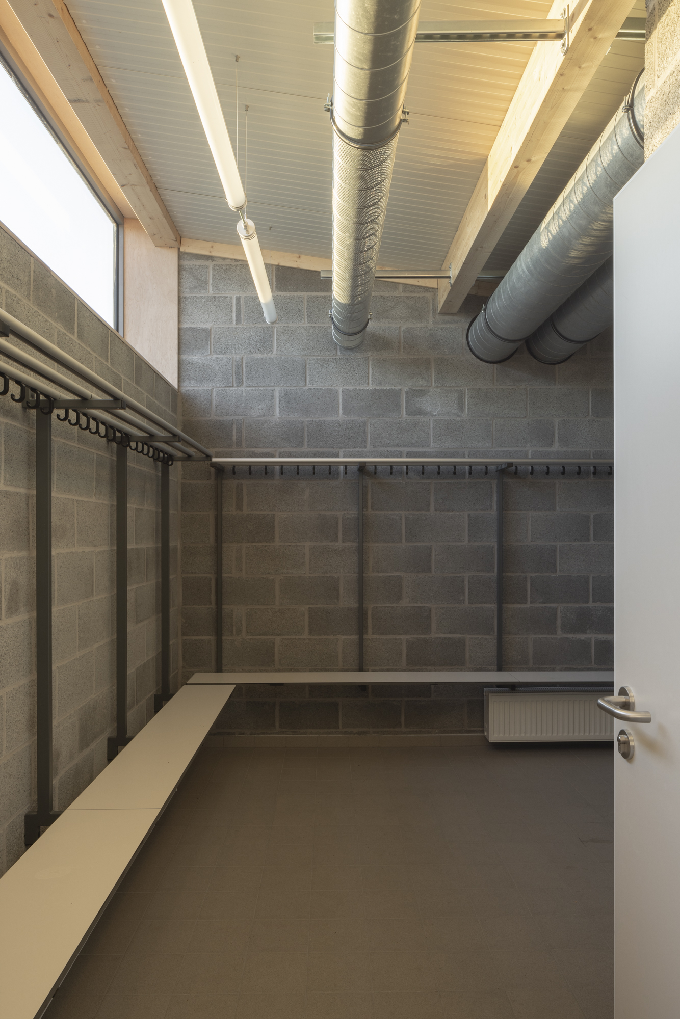 Intérieur complexe sportif foot vestiaires