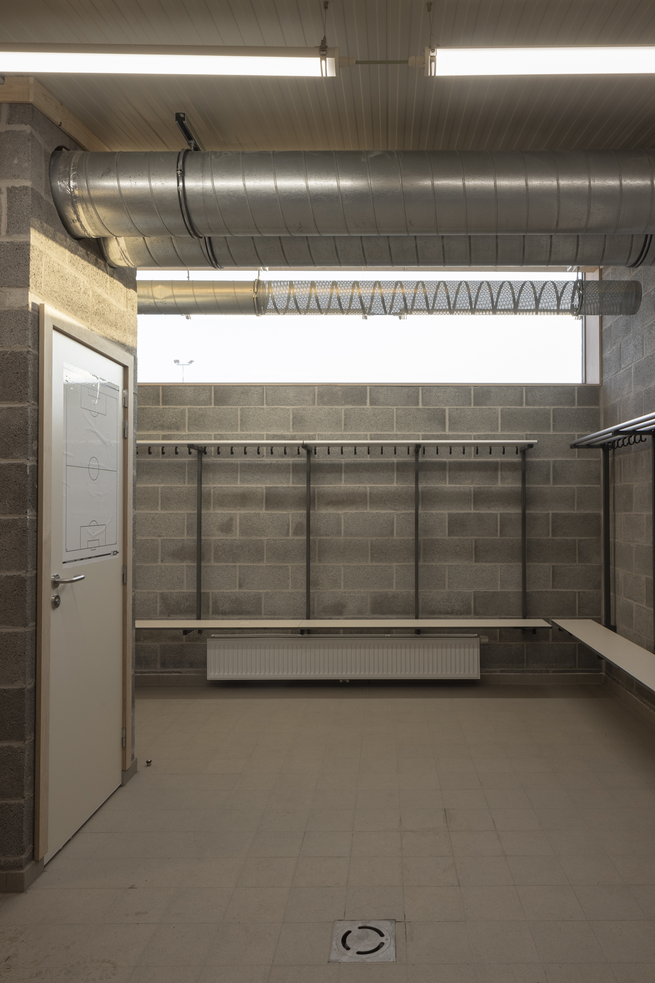 Intérieur complexe vestiaires